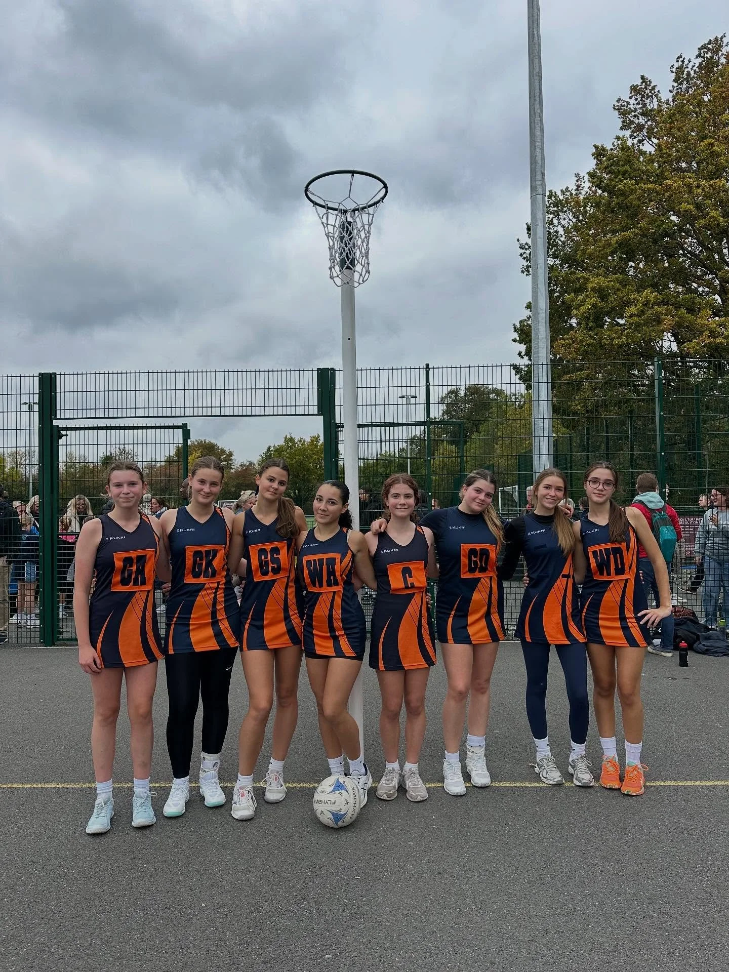 BDNL Navy Team Match Recap 🐝🔥

Our Navy team took to the court this morning against Swan 2. Ball placement and movement needed some work early on, but once we settled, we took the lead and kept it right through to the final whistle! 💪

The girls l