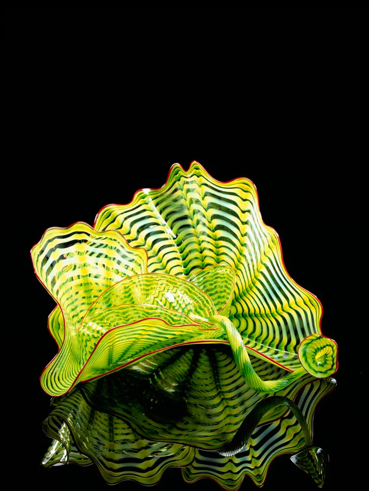 Chihuly,-Liqueur-Green-Persian-Set-with-Chinese-Red-Lip-Wraps-(e-mail),-2000,-hand-blown-glass,-10-x-17-x-14-in.jpg