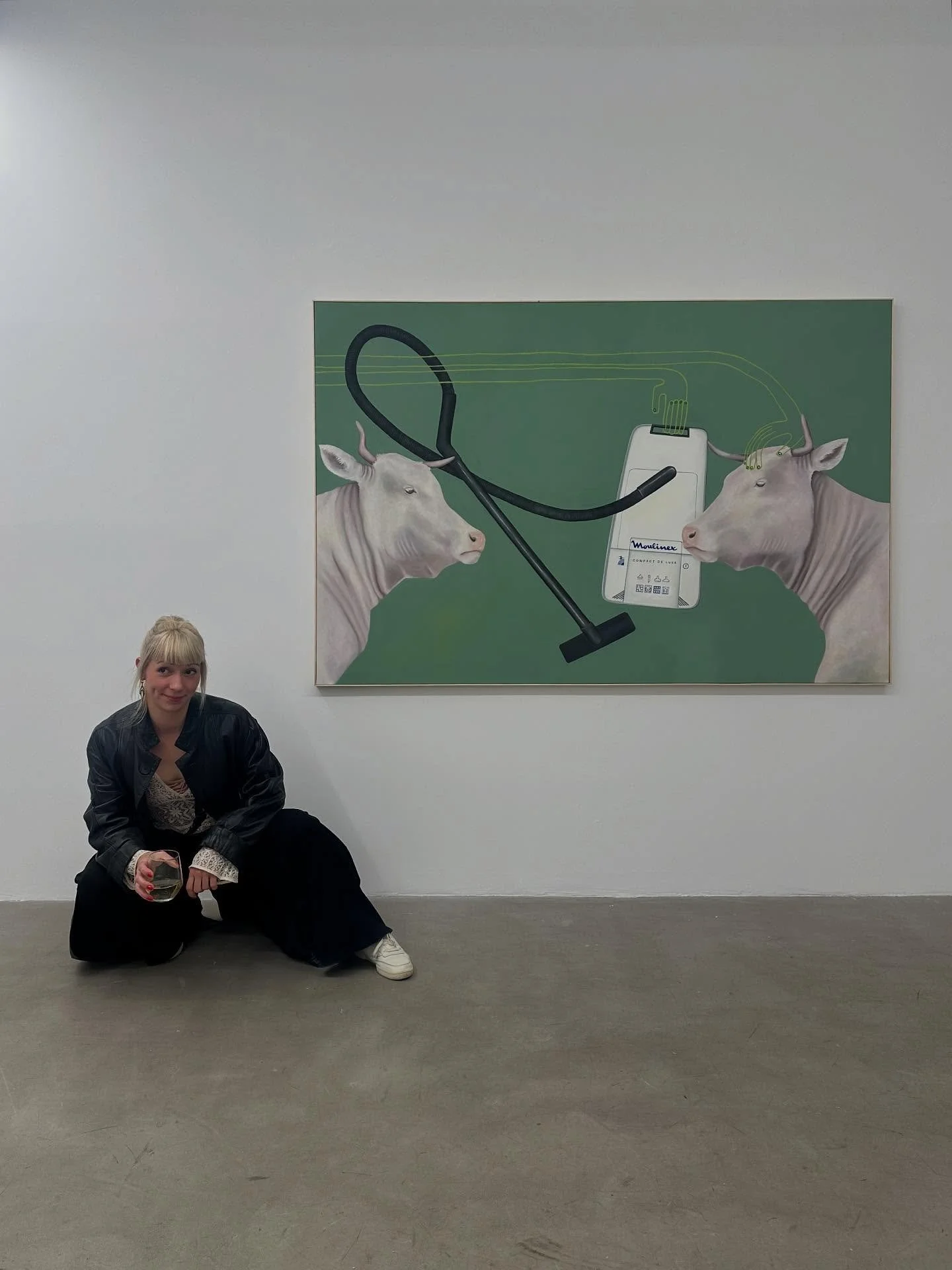 Pr&ecirc;te-moi ton grain de sel (lend me your grain of salt) 
my soloshow on view @galeriedroste Paris
thanks to all of you who made the time in Paris truly special 🫶 
bisous &agrave; tous 
- 
an ice-cold canned beer
in warm paris autumn air 
no ar