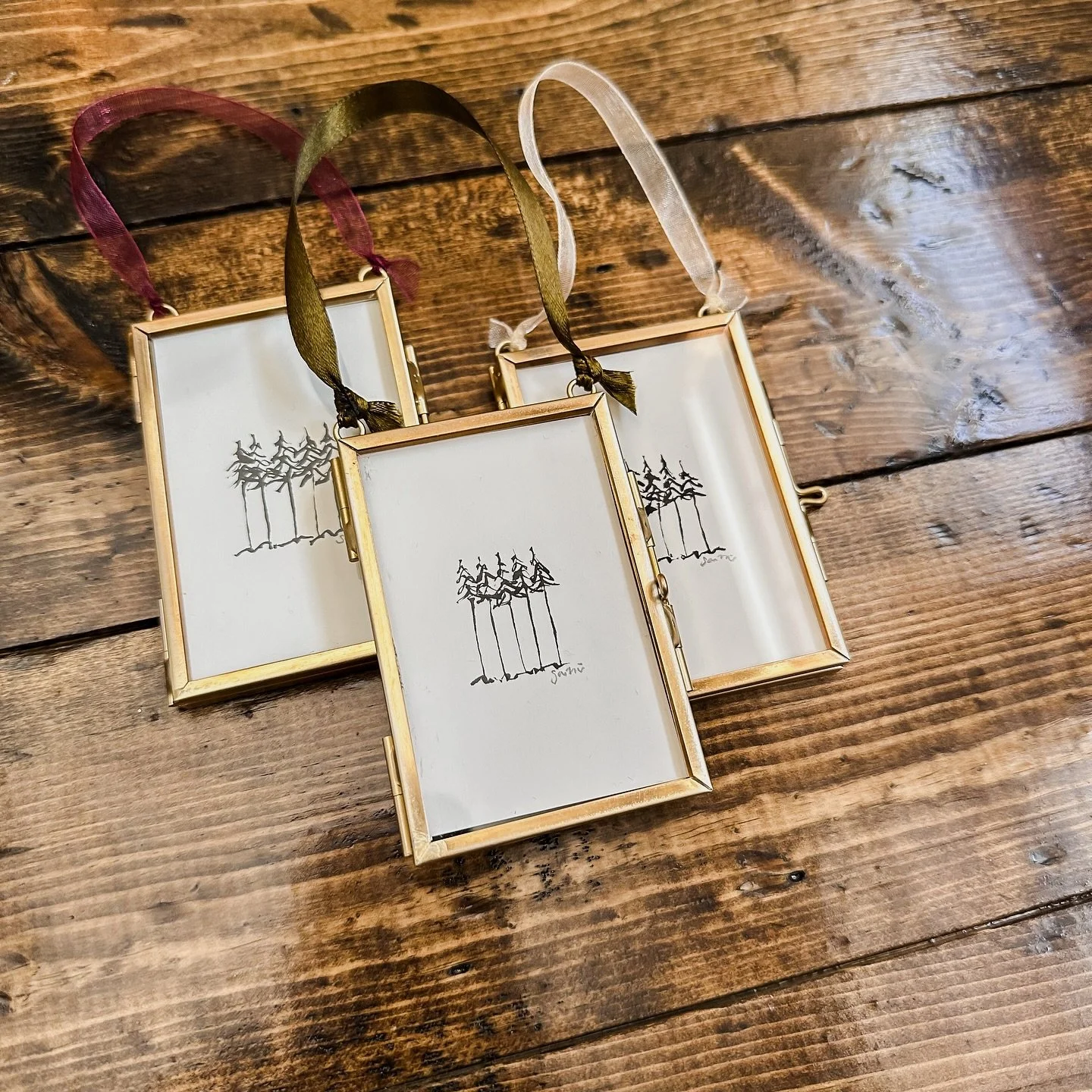 It always takes me a bit of time after having a baby to feel ready or have the energy to paint again. I&rsquo;m not quite there yet, so these mini pines are perfect for the time in-between. 🥰

You&rsquo;ll be able to shop 28 of these ornaments come 