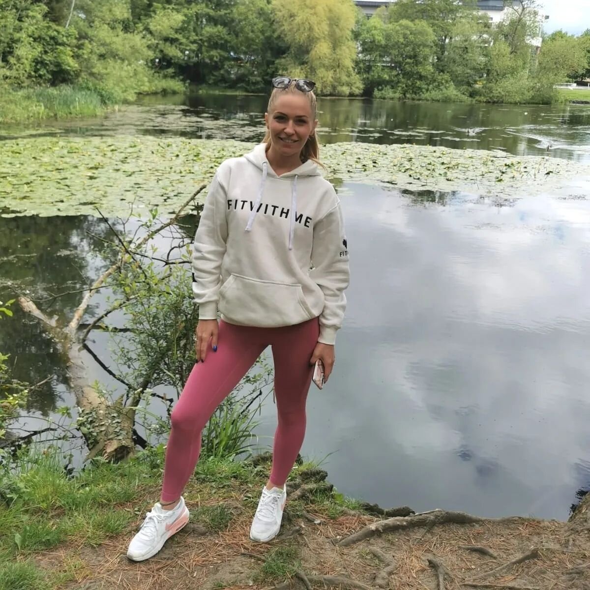 Our summer white @fitwithmeapparel hoodies sre now back in stock in all sizes 😍😍😍😍

#hoodies #fitwithme
