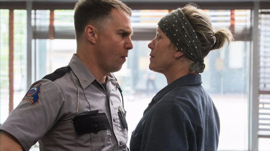 Mildred Hayes (Dormand) squares up to Officer Dixon (Rockwell), Three Billboards Outside Ebbing Misouri