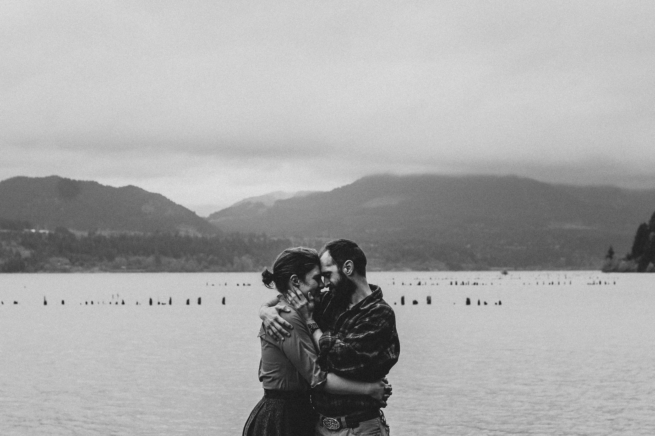 Columbia+River+Gorge+Cascade+Locks++Oregon+Engagement+Photography.jpeg