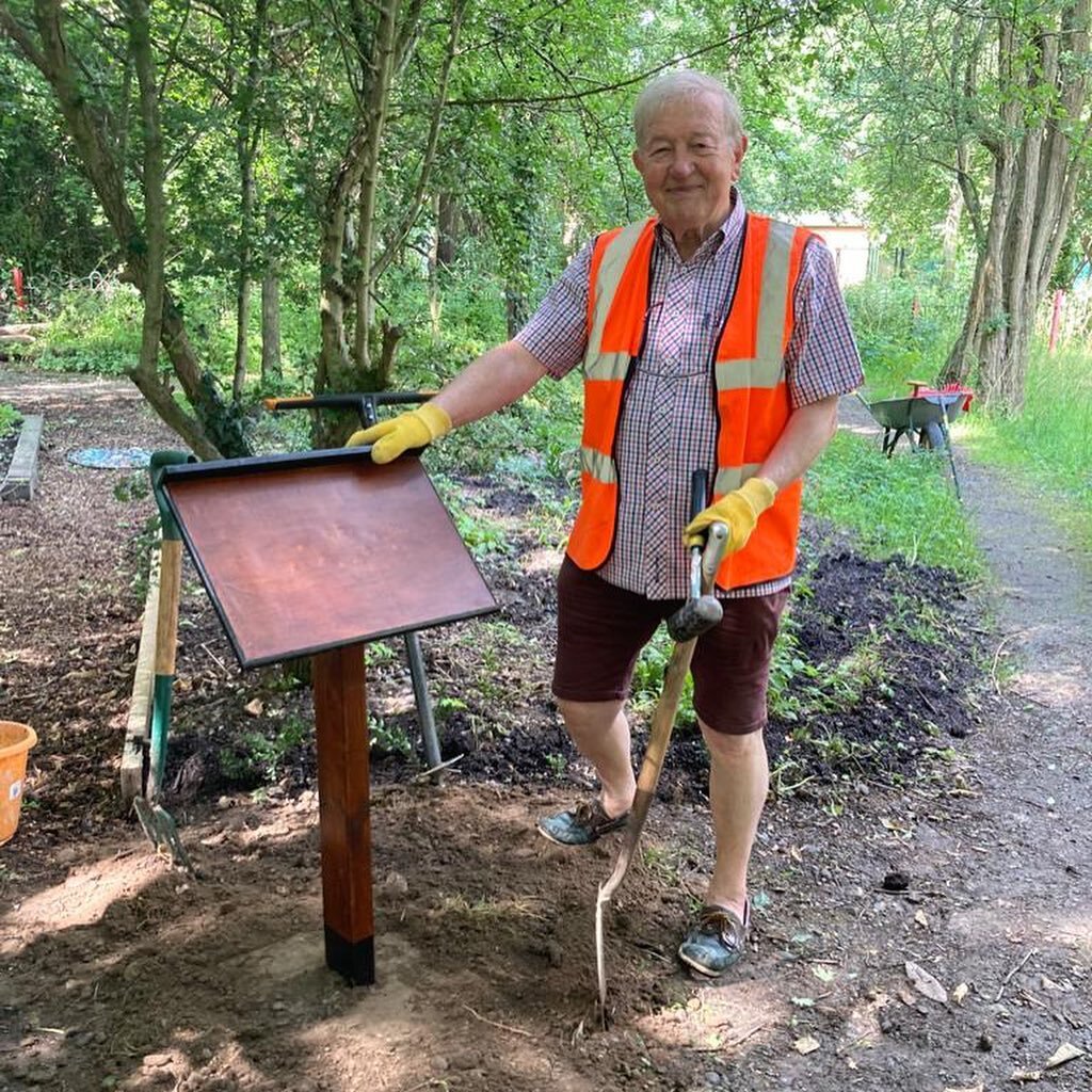Both Ian and Barbara were in action yesterday. Barbara litter picked while our factotum Ian made and installed a lovely lectern in the shade garden. Shortly, this is where you will find information about the gardening club and the flora and fauna in 