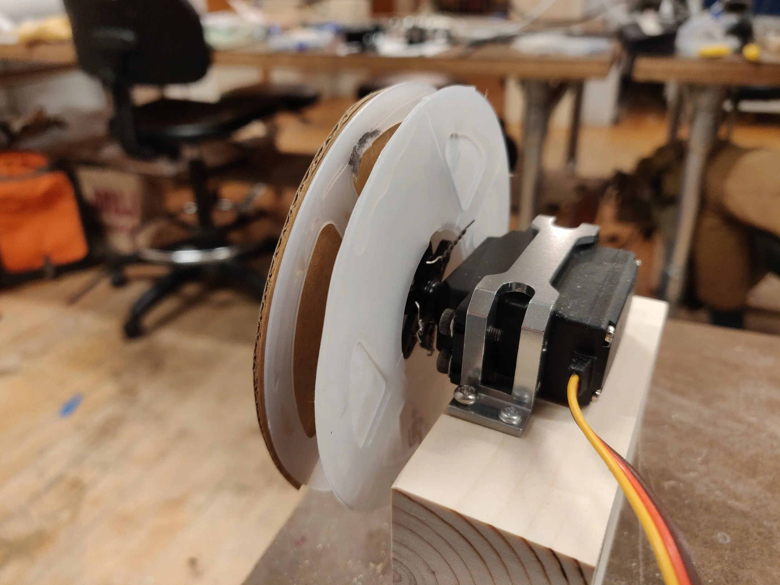 Perspective view of mounted servo