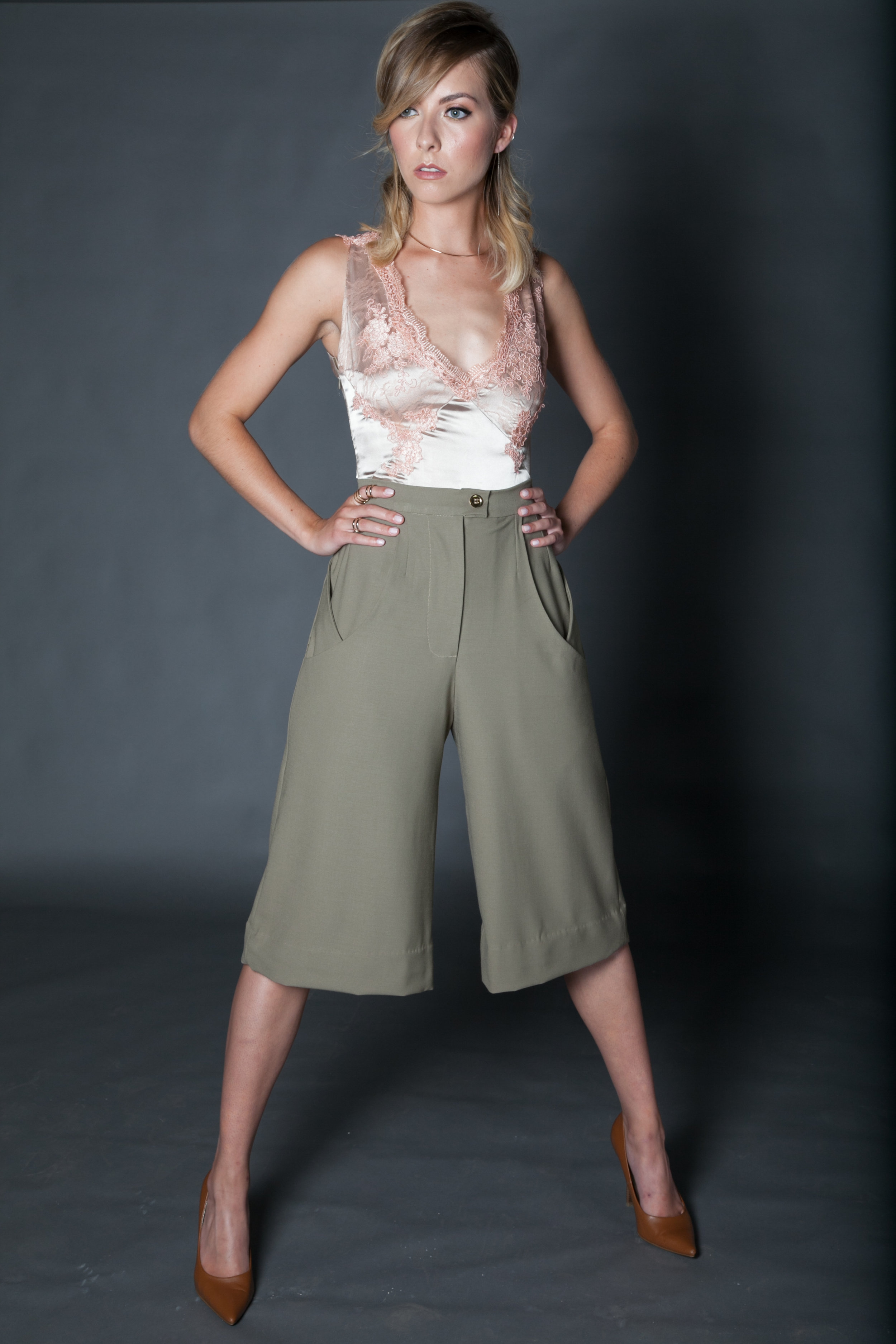 Wool suiting cropped trouser with signature pocket 1.jpg