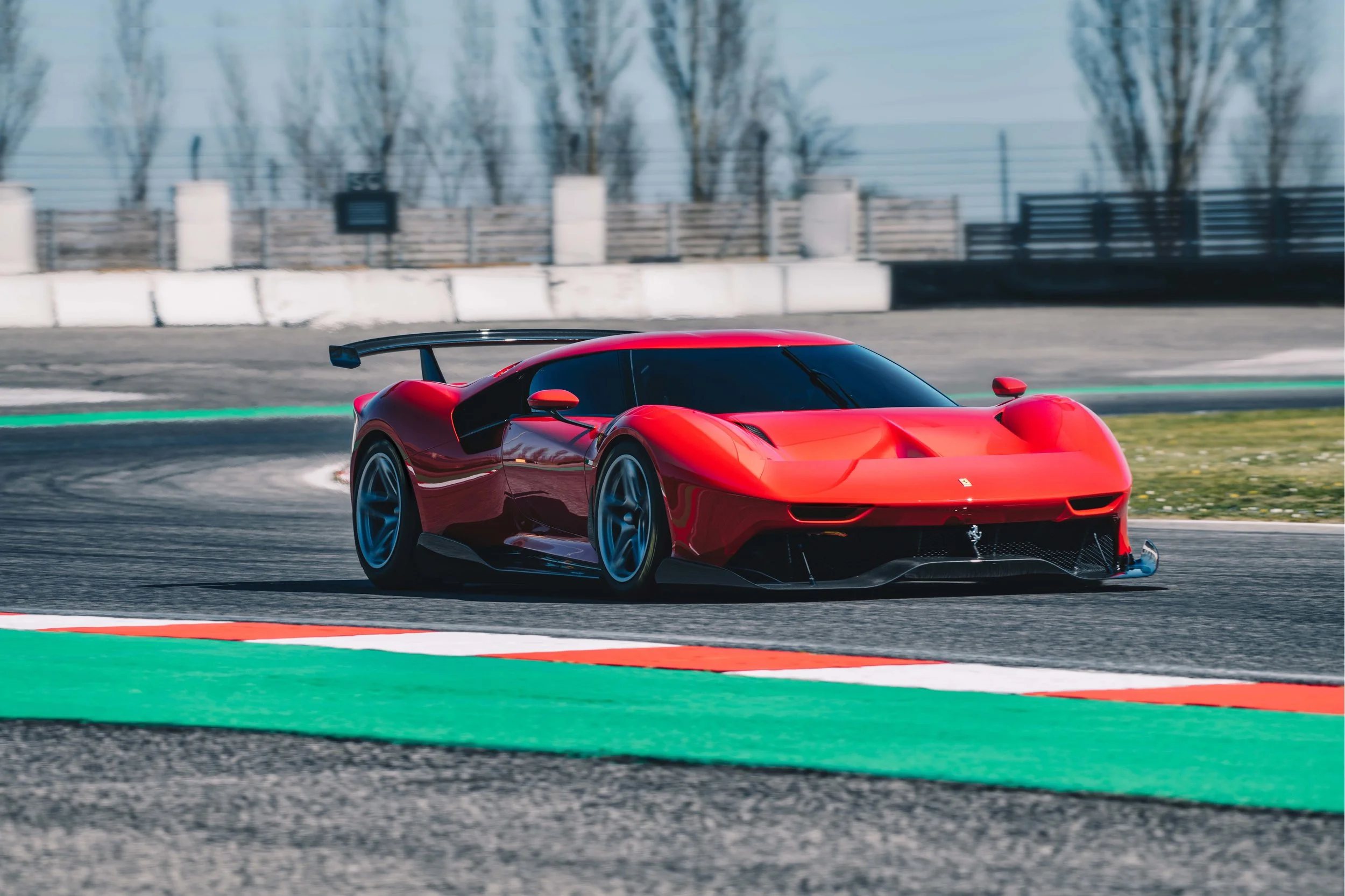 Ferrari_P80_C_shake_down_07.jpg