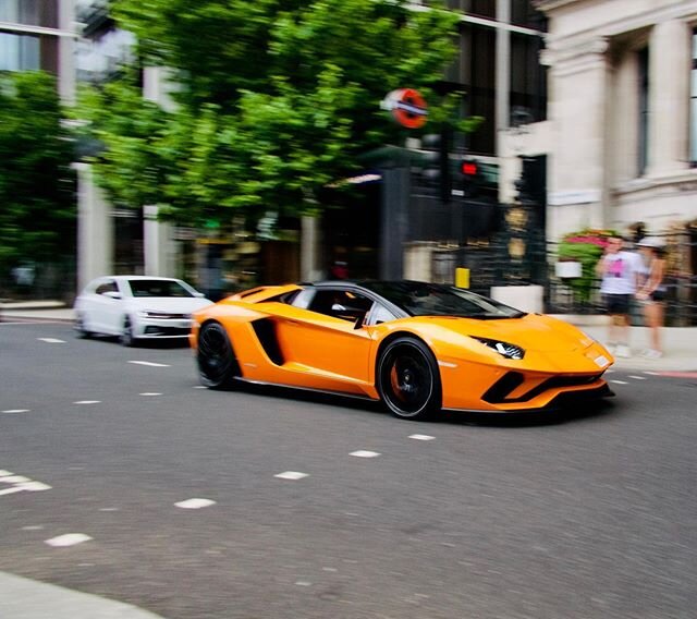What does a lambo do if the car behind isn&rsquo;t social distancing?
,
.
.
.
.
#aventador #lamborghini #dreamcar #exoticcar #supercar #luxurycars #carlifestyle #luxurycarlife #instacar #cargram #carthrottle #picoftheday #supercars #v12 #rawkustv #ca