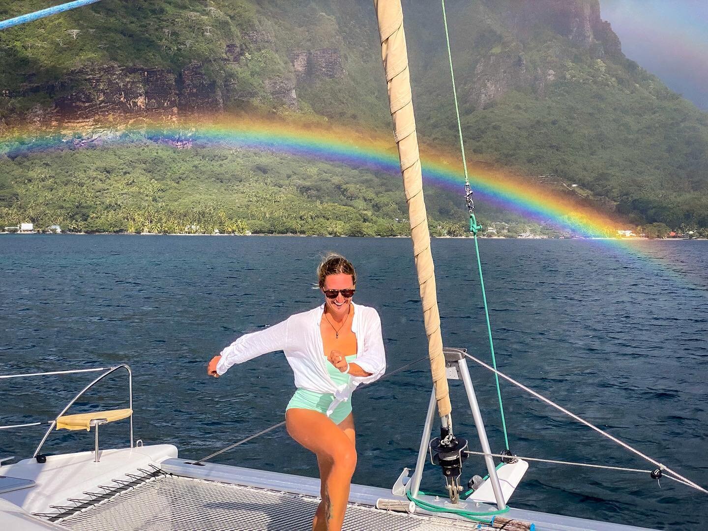 Sailing through the rainbow finish line to the magic of Moorea!

#sailing #keepmooreawild #wesail #myboatandi2022 #saillife #rainbows #moorea #sailingaroundtheworld #magicalmoments #ycass