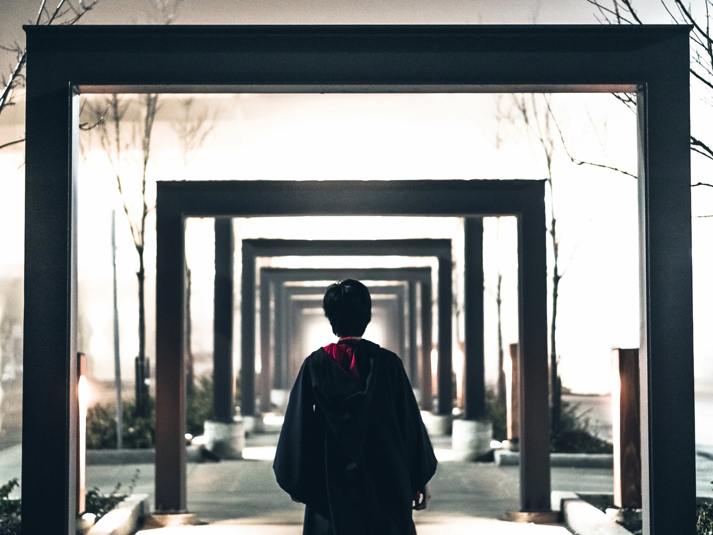 подходят люди к воротам. ворота сдвижные дорхан гармошка. распашные ворота с автоматикой. подходят люди к воротам. роллетные ворота 3400*2000.