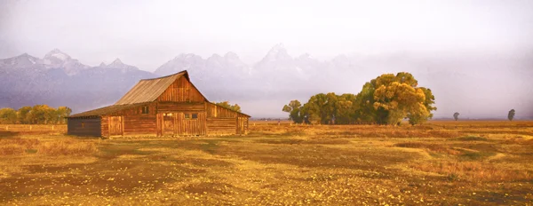 MormonBarnGrandTeton.jpg
