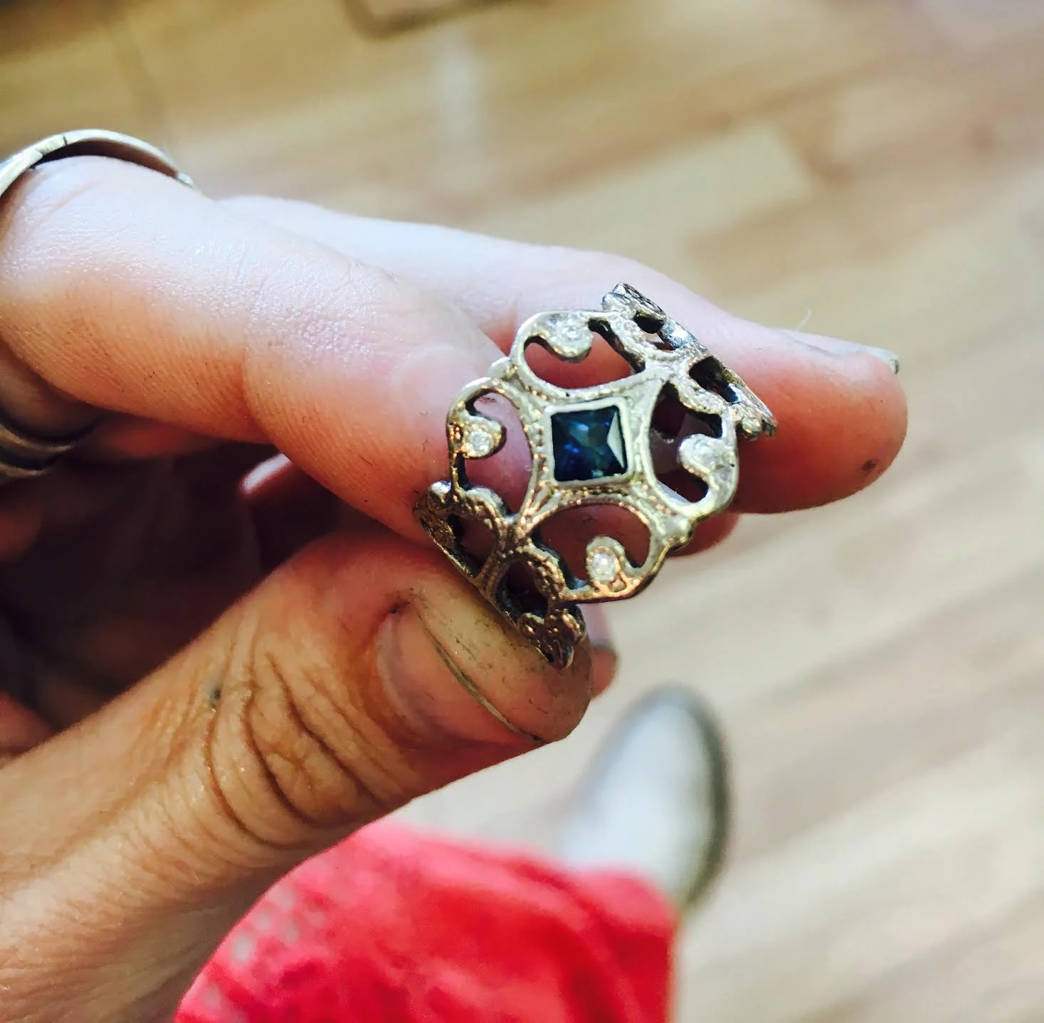14K GOLD SAPPHIRE + DIAMOND RING