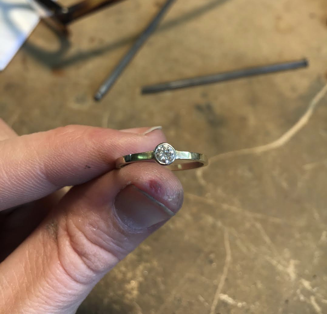 14K GOLD DIAMOND RING