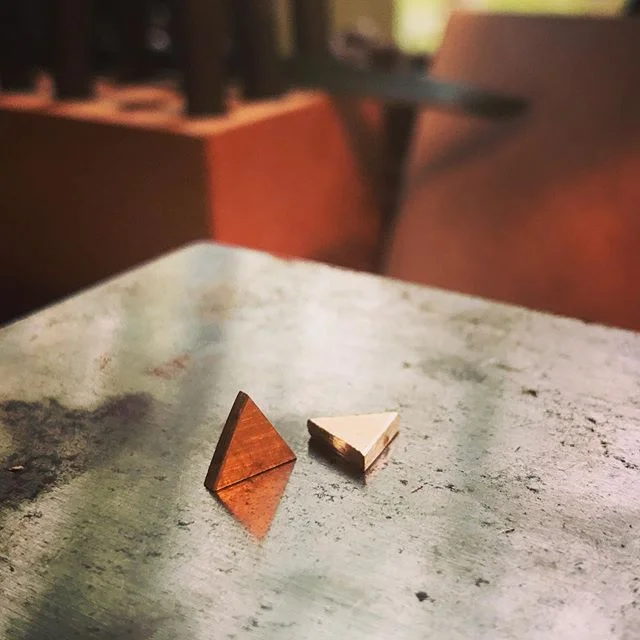 . . . Gold in the works . . . 💰 . . . Diamonds are next . . . 💎 .
.
SaltandGritJewelry.com
.
.
#goldsmith #gold #jeweler #handmade #craftsman #antiquetools #saltandgrit