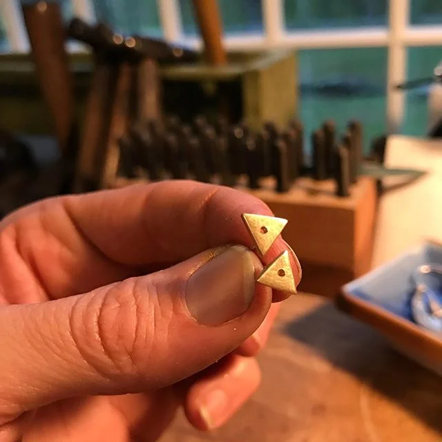 💰.
💰.
.
.
SaltandGritJewelry.com .
.
.
#gold #goldsmith #goldjewelry #handmadejewelry #handmade #artist #craftsman #antiquetools #jeweler #jewelry