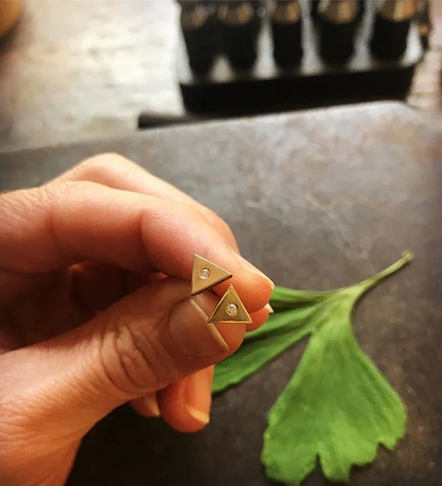 🖤.
.
.
.
💎💰
.
.
.
SaltandGritJewelry.com
.
.
.
#gold #goldsmith #goldjewelry #handmadejewelry #jeweler #benchjeweler #diamonds #antiquetools #saltandgrit #ooak #artist #art #finejewelry #earrings #diamondjewelry #diamondearrings #goldearrings #cra