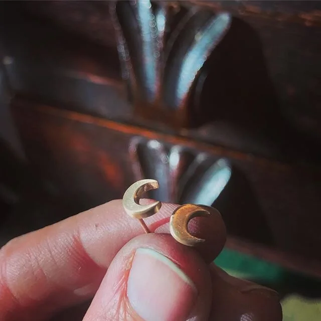 🌙🌙 .
.
14ky Moon stud earrings ✨🖤
.
.
#moonearrings #handmade #handcrafted #antiquetools #tools #antiques #benchjeweler #goldsmith #gold #goldjewelry #goldearrings #handmadeearrings #moonjewelry #artist #jewelry #riojeweler #simpleisbest