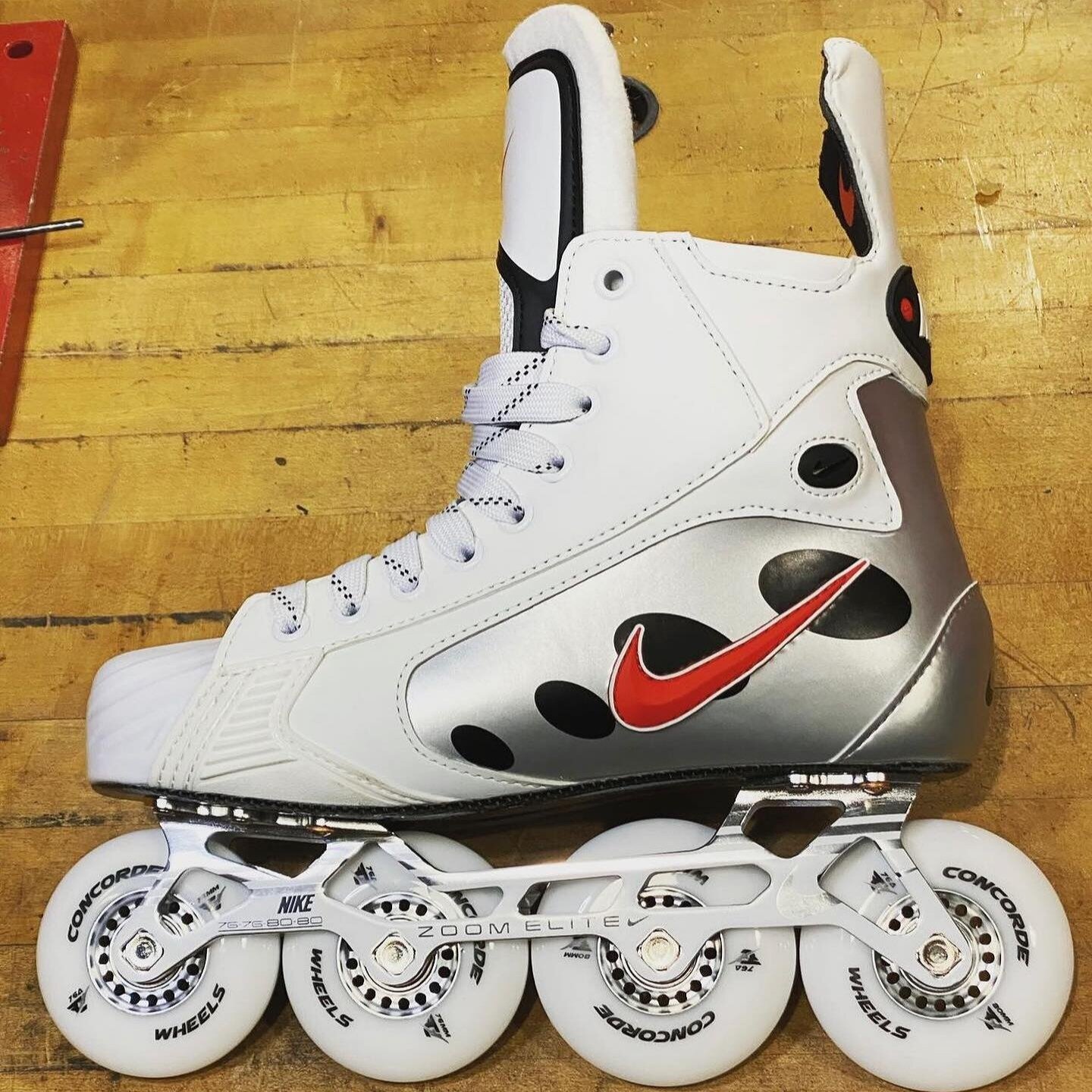 We'll just leave this right here for now. . .😱🤯
.
#nike #nikehockey #skate #white #roller #rollerhockey #ldnont #519 #wheel #wheels #clean #swoosh #519london #519ldn #londonont 
.
@nikehockeycanada