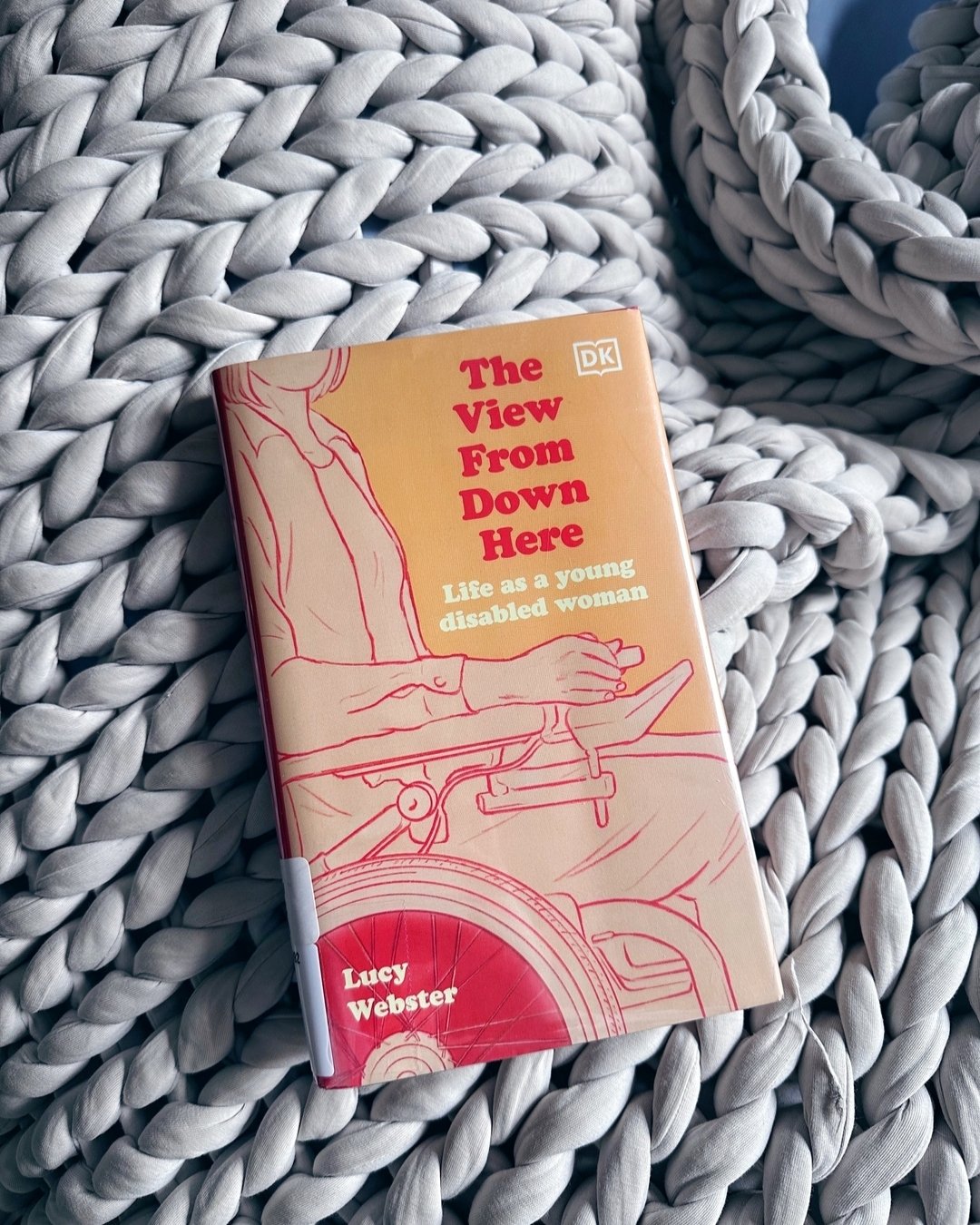Drop an emoji in the comments if you love book browsing! 📚 I found this wonderful book, The View From Down Here, by Lucy Webster, when I was wandering through the library's bookshelves. 

And I'm so glad I found it- definitely a 5-star read for me a