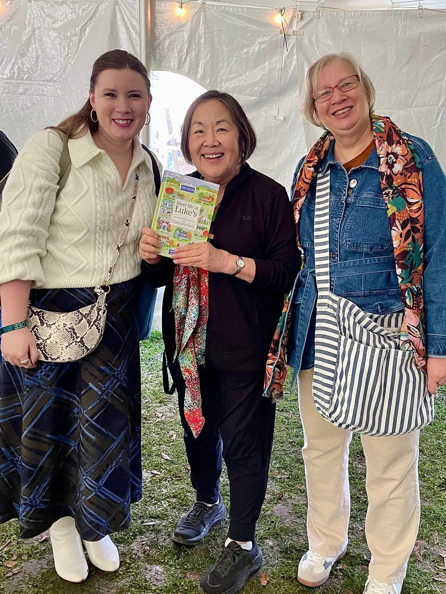 A few photos of the wonderful memories from @thefanfestsociety 2025! 
📚Emily Kuroda, aka Mrs. Kim, is just the sweetest. She signed my scrapbook copy of Meet Me at Luke's by the Kim's Antiques illustration.
📚It's such a thrill to see my book with