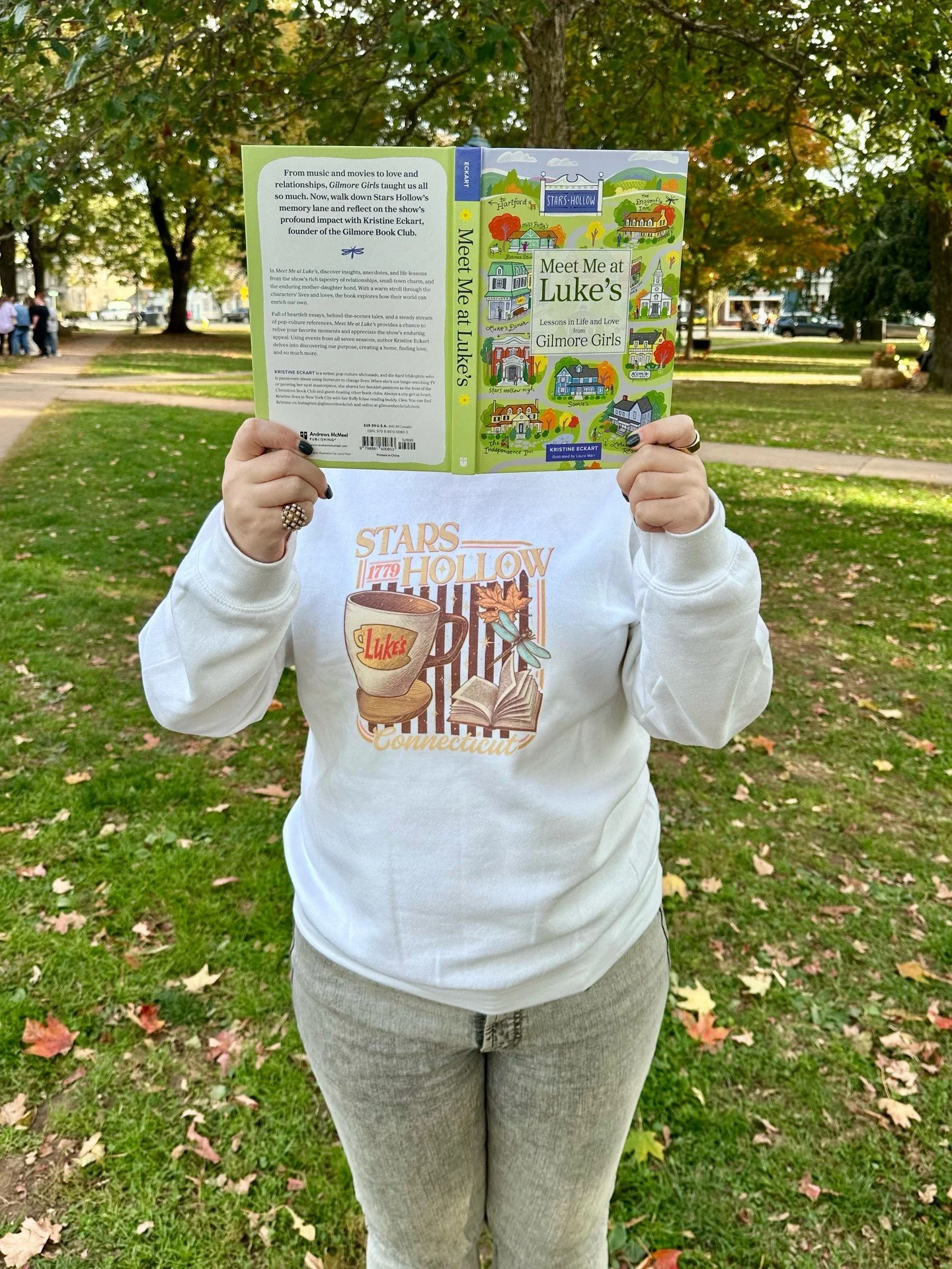 Do you like to wear bookish sweatshirts? I've purchased two this year, which is a lot for me! This one is from @shopoliviagraceandco 

P.S. There are some incredible Gilmore and bookish designs out there. Shop some of my favorites in the Gilmore Book