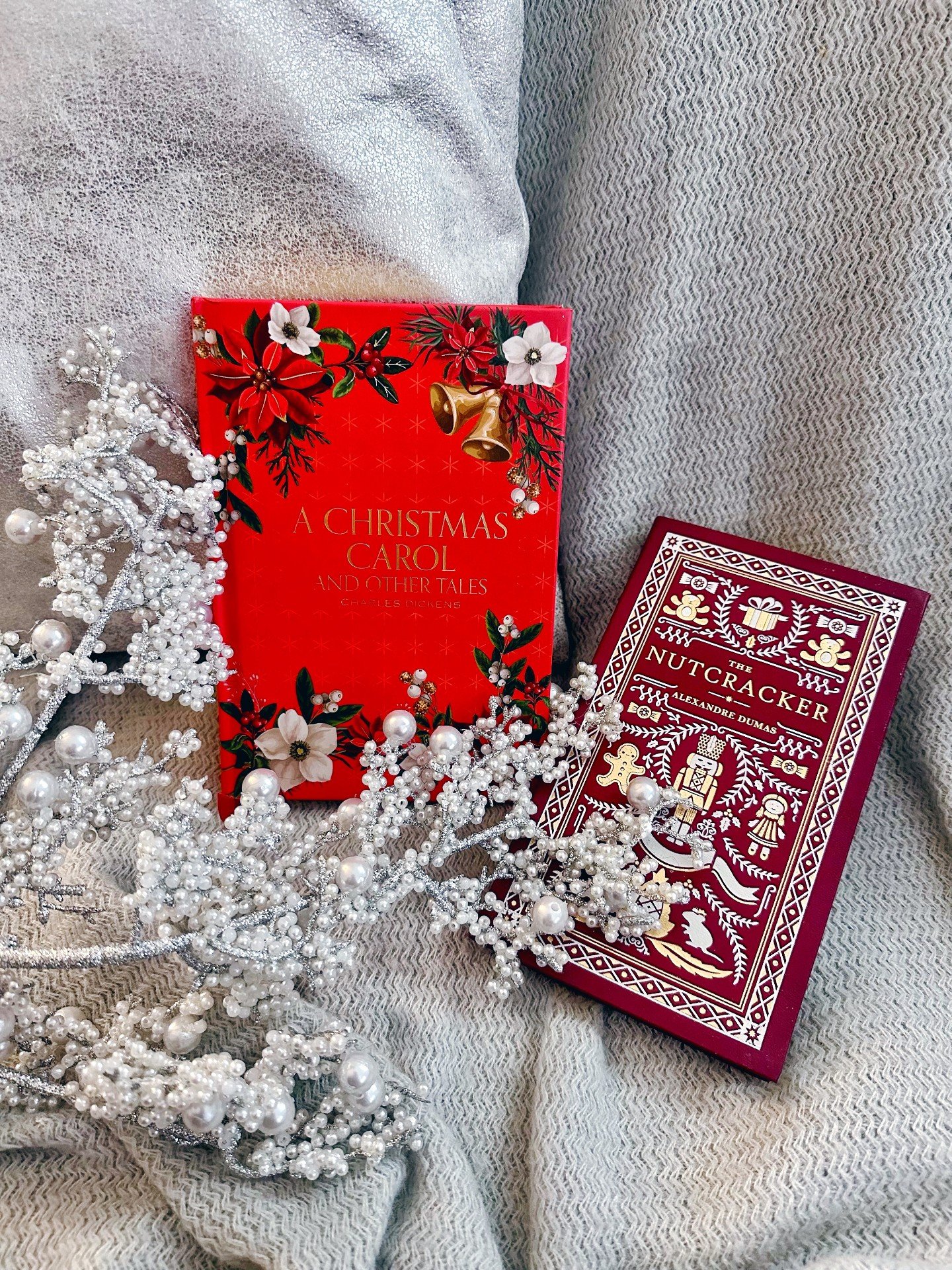 Merry Christmas! How are you spending the day? Wishing you all lots of books under your tree and many uninterrupted hours of reading!

#achristmascarol #christmasvibes #christmasbooks