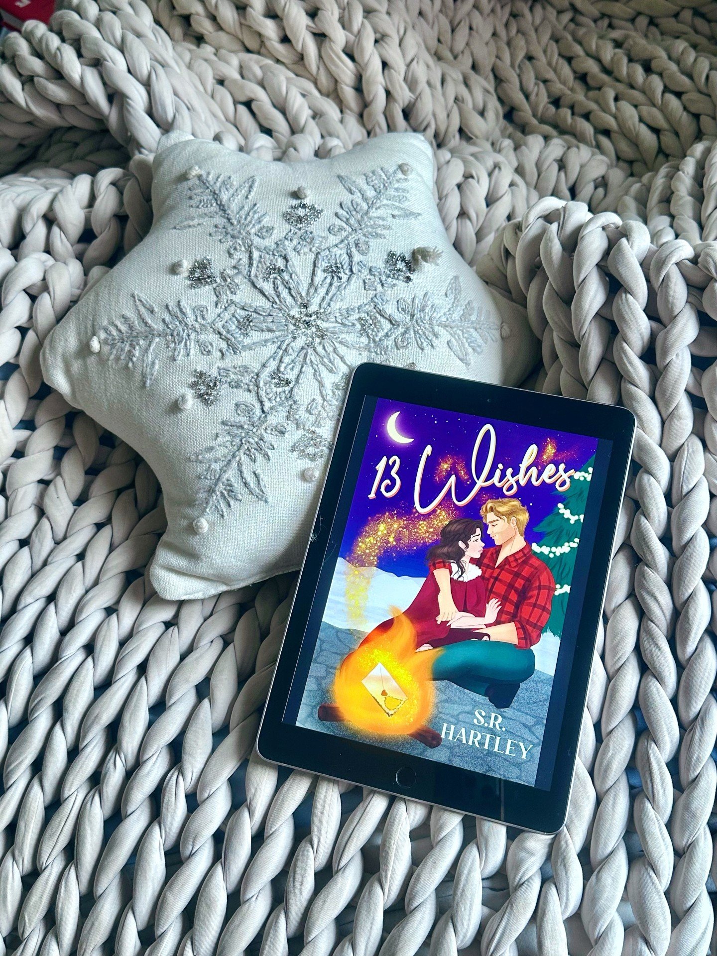 Are you more sugar or spice? ✨13 WISHES has both! ✨ I made the very nerve-wracking decision to only bring ONE physical book with me for Christmas, and I'm freaking out about it. I need my comfort books! 

Thankfully, I have Gemma and Sebastian to kee