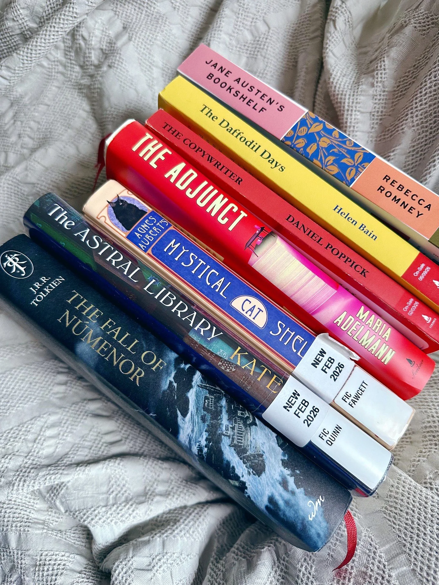 "I live in two worlds. One is a world of books 📚"- Rory Gilmore📚

Here's a peek at the worlds this Rory is living in through books lately! What are you reading? Tell me in the comments!

#rorygilmorequote #bookstack #tbrpile #currentlyrea