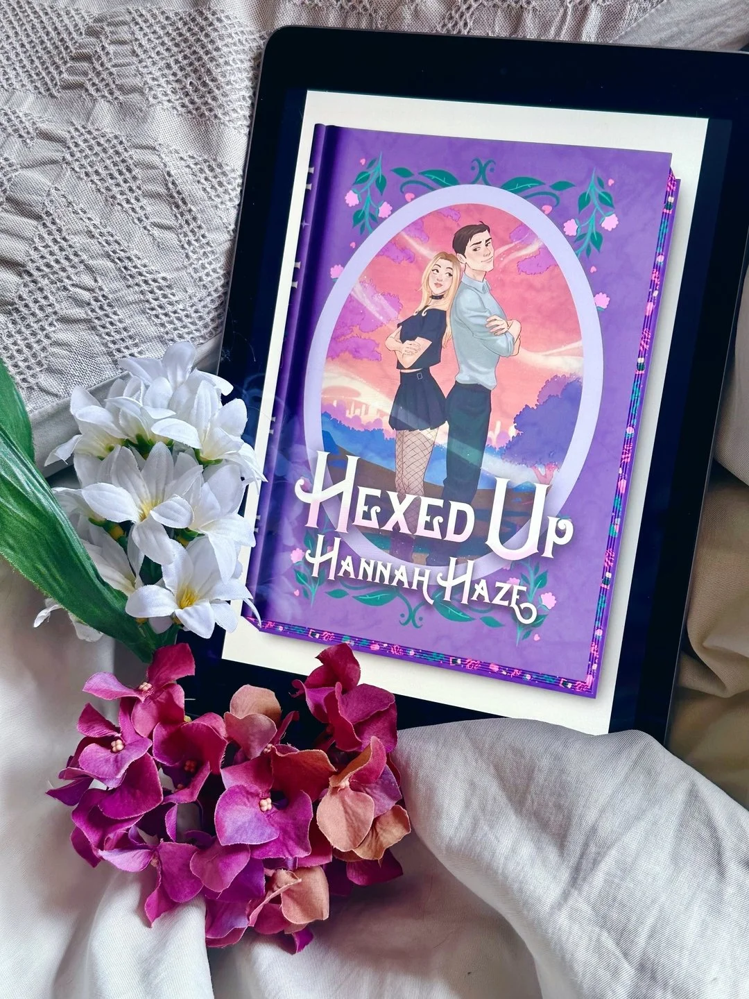 Who else wants to stay in bed and read all day instead of running errands?! Had the worst time getting motivated to adult today. Enough about me- let&rsquo;s talk about what next in my tbr: HEXED UP by USA Today Bestselling Author @hannahHazeWrites​​