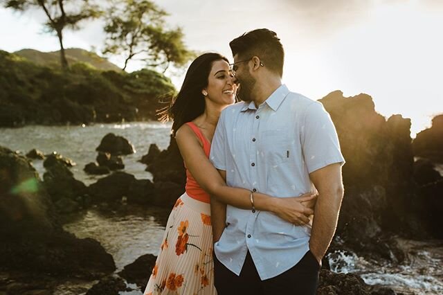 Sunset cuddles... because this is what Christmas in Maui looks like 🌴 .
.
.
.
.
 #chantellekananiphotography #mauiphotographer #waileaphotographer #kiheiphotographer #hawaiiphotographer #lahainaphotographer #couplegoals  #mauielopementphotographer #