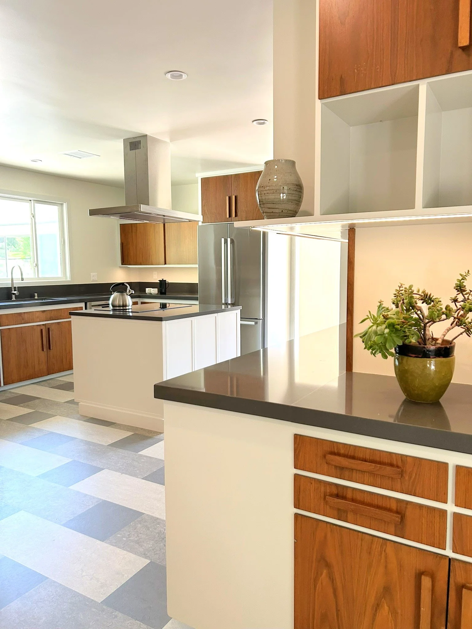 Kitchen toward island.JPEG