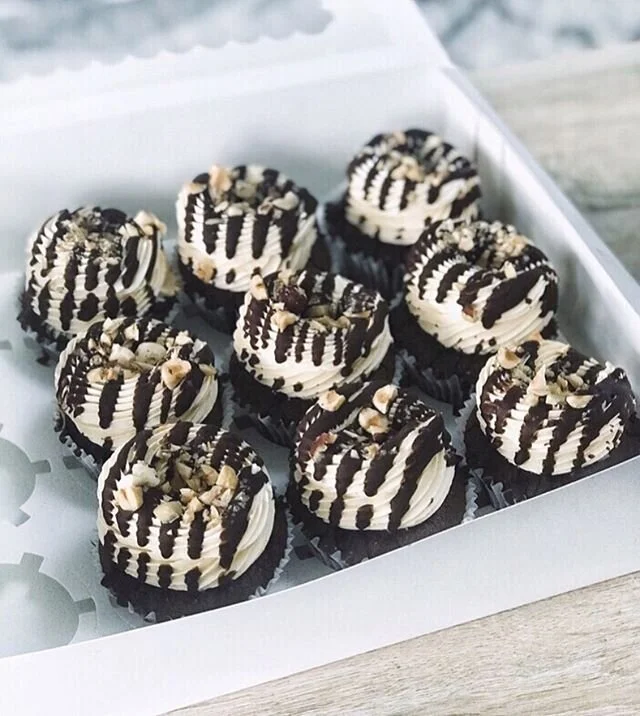 Nutella stuffed chocolate cupcakes with baileys frosting. Soo good! 🧁 #cakesbyvanessak