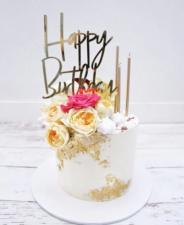 Still in love with this little white and gold beauty. 🎂🌸 #cakesbyvanessak