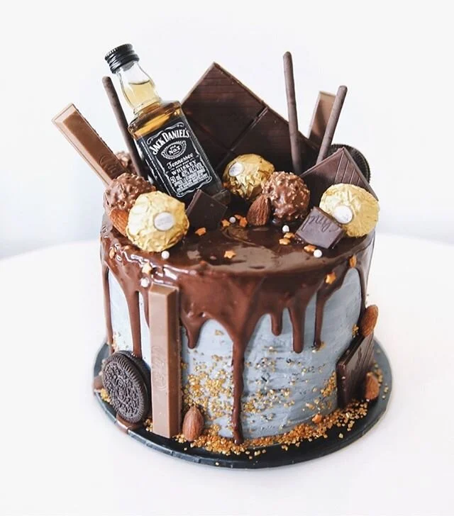 Rich chocolate birthday cake with choc ganache. 🍫 #cakesbyvanessak