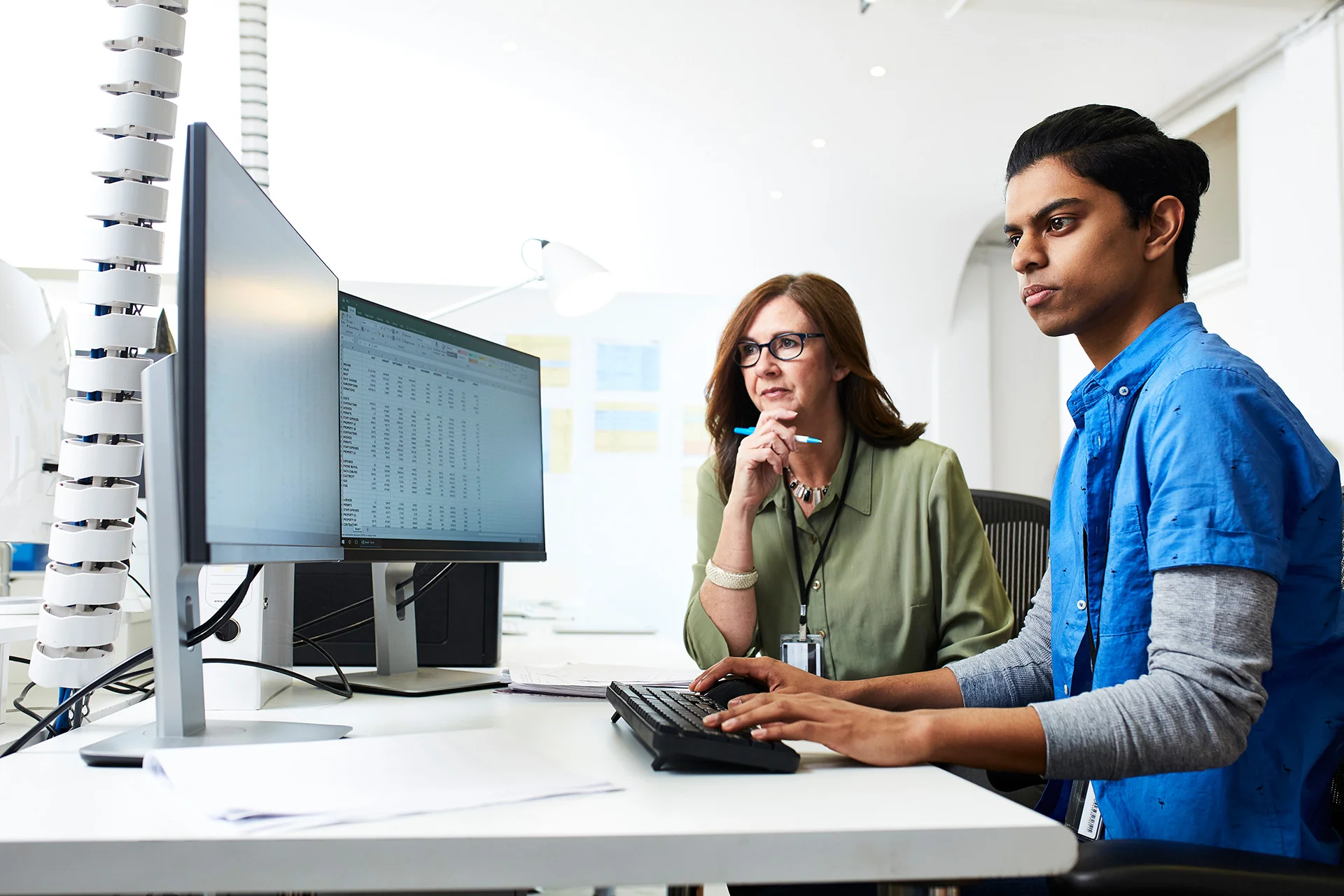 DOE_Image-Library_Office-CallCentre-DataEntry_04.jpg