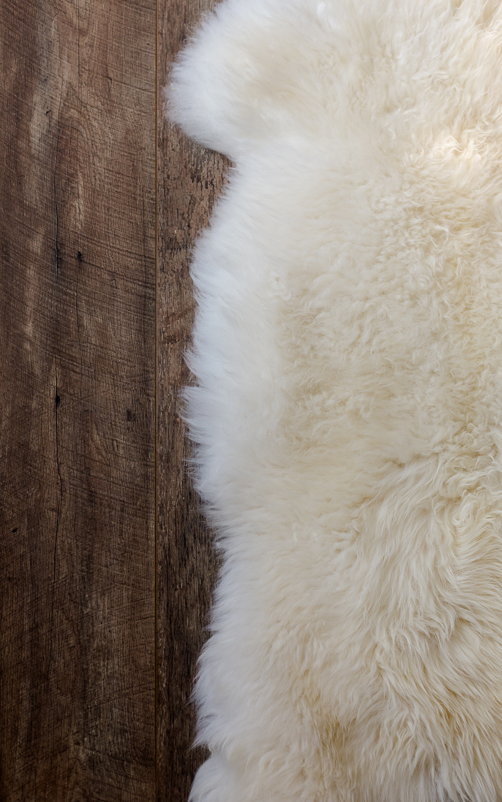 Angielka , you can see the hairs are curly on top. We measure the sheepskin straight instead of diagonally as our competitors do.