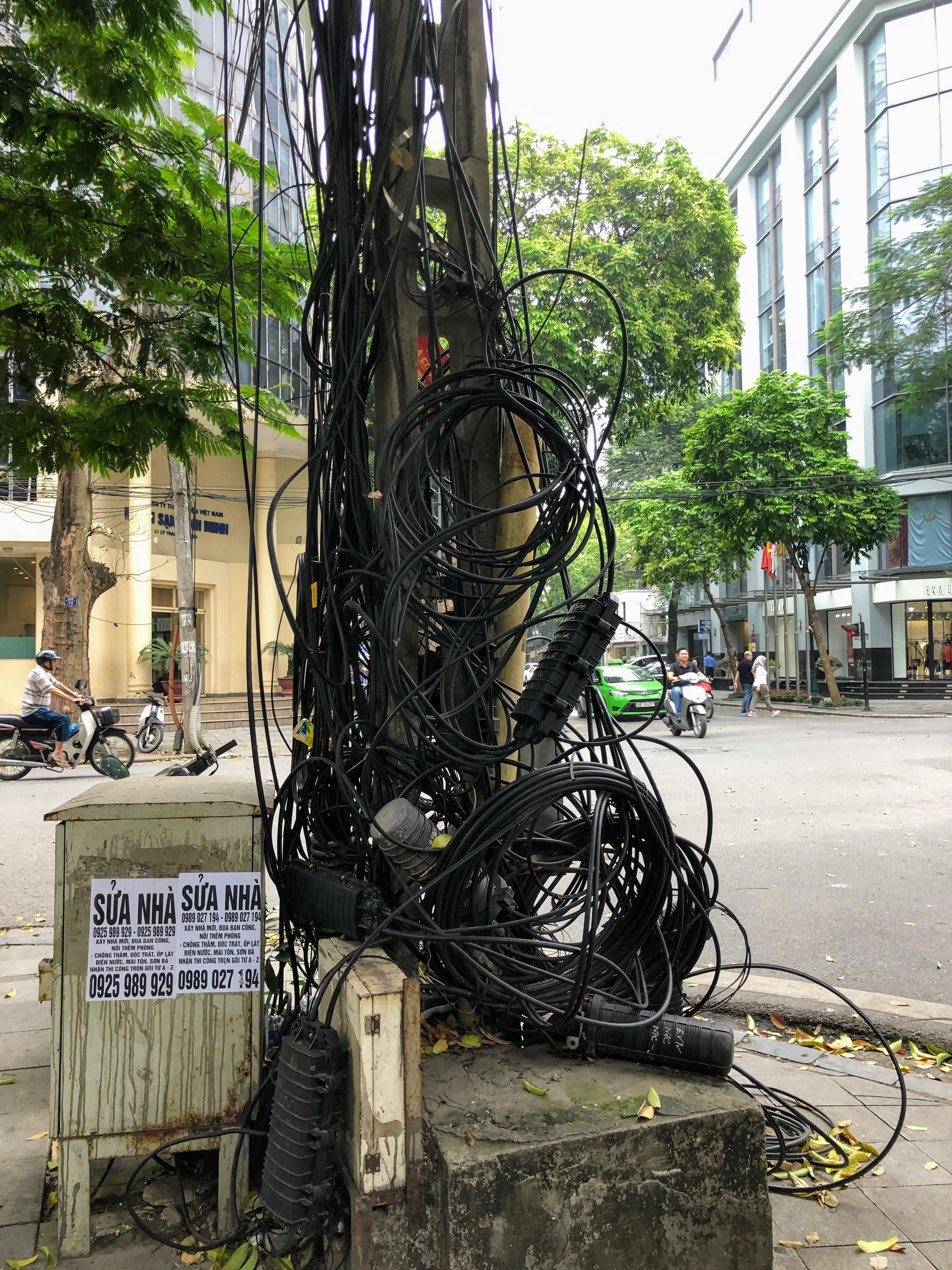  Power seems to work just fine in Hanoi. How? I have no idea. 
