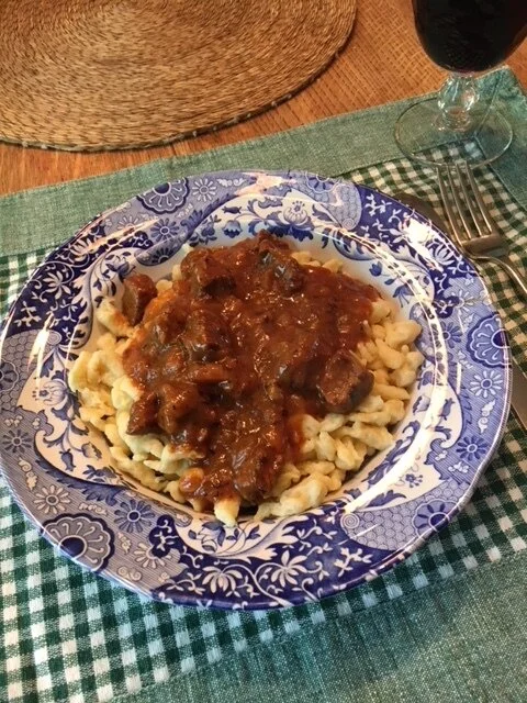 For Dinner Tonight: Bayrische Spatzl mit Goulasch