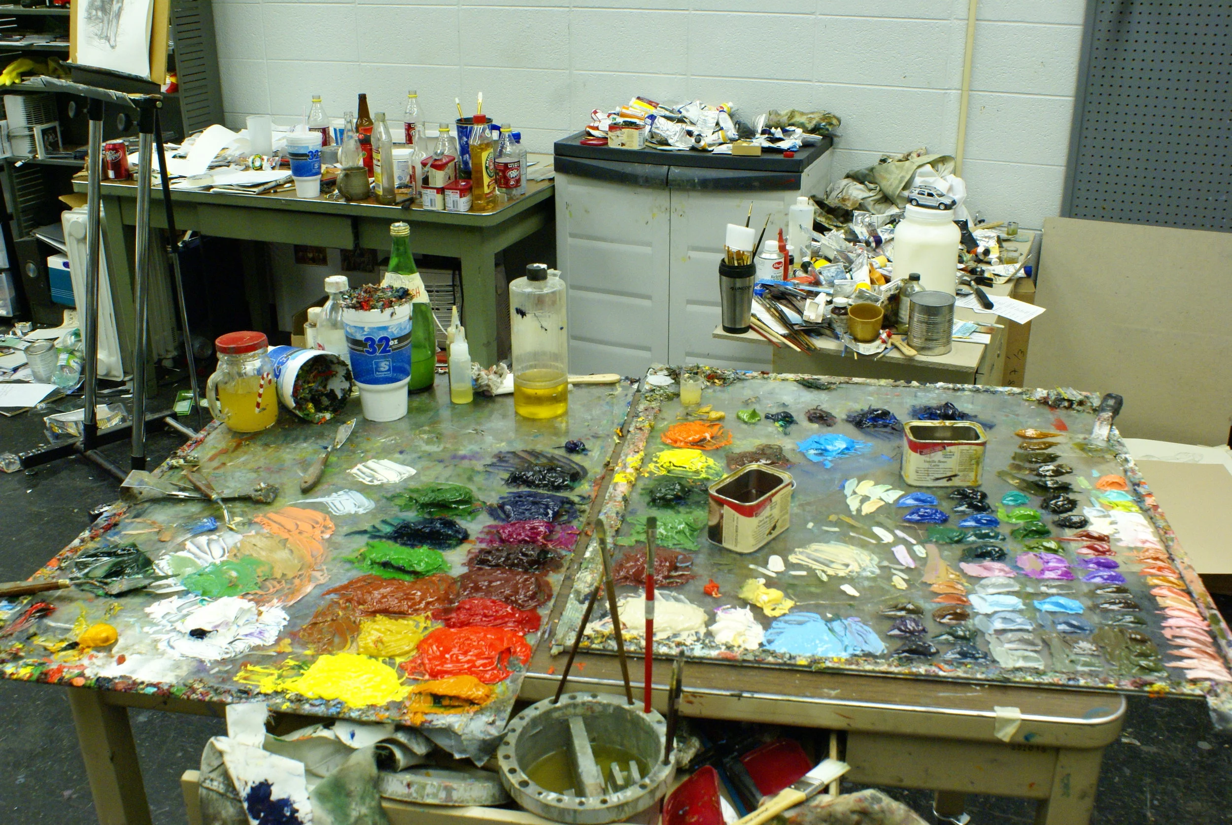 studio stuff dwarfs big gulp full of paint scrapings.JPG