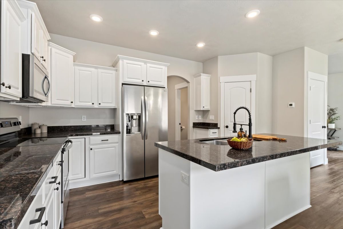 08-Kitchen.jpg