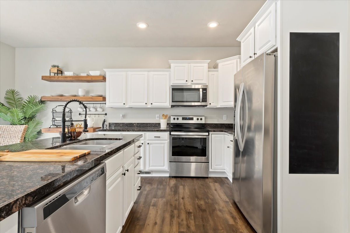 09-Kitchen.jpg