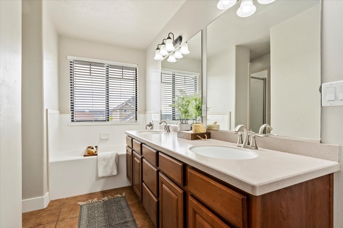 17-Bath.jpg