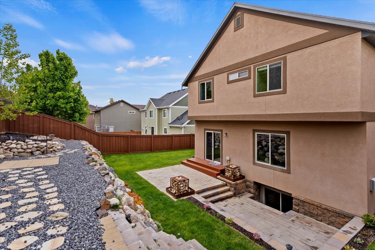 30-Backyard.jpg