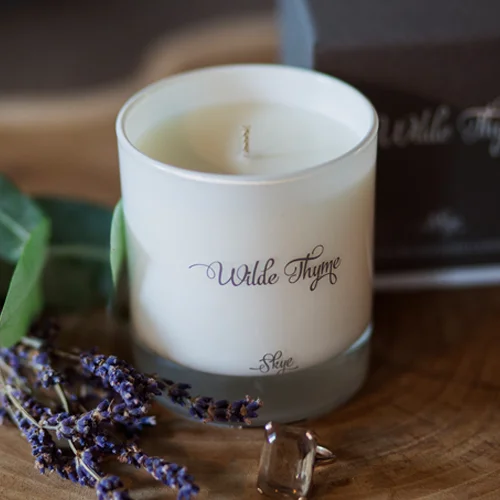 Skye SPICY: A richly intense fragrance of bergamot and lemon leaf, warmed with sunny spices and enhanced with fresh eucalyptus and lavender. An exotic base note of amber, frankincense and musk.