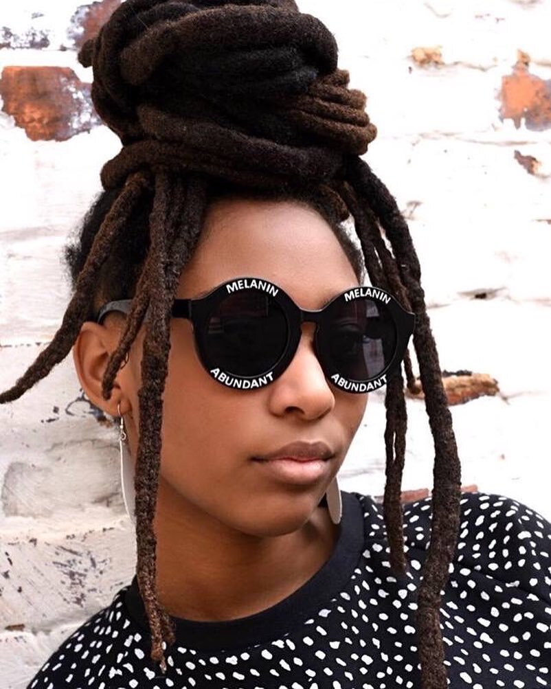 Summa Summa Timmeeeeeee. Aren&rsquo;t these Sunnies just perfect?! ⠀⠀⠀⠀⠀⠀⠀⠀⠀
📸 @blackvibetribe . .
Price : $40 ⠀⠀⠀⠀⠀⠀⠀⠀⠀
Make a statement this summer with these Melanin Abundant Sunnies