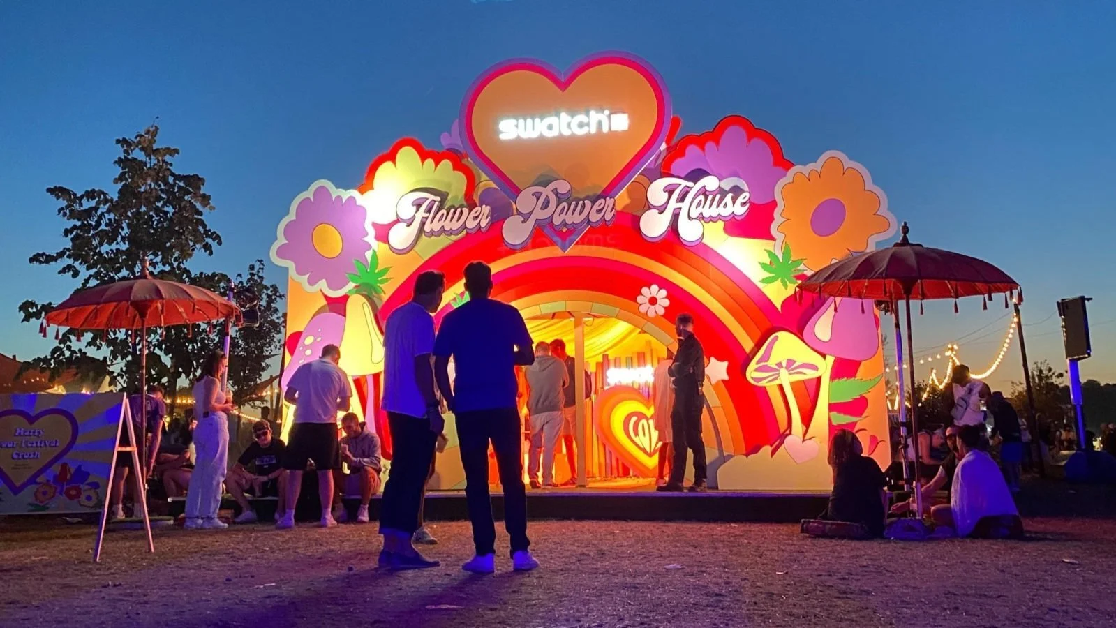socialize-swatch-flower-power-house-1600x1200.jpg