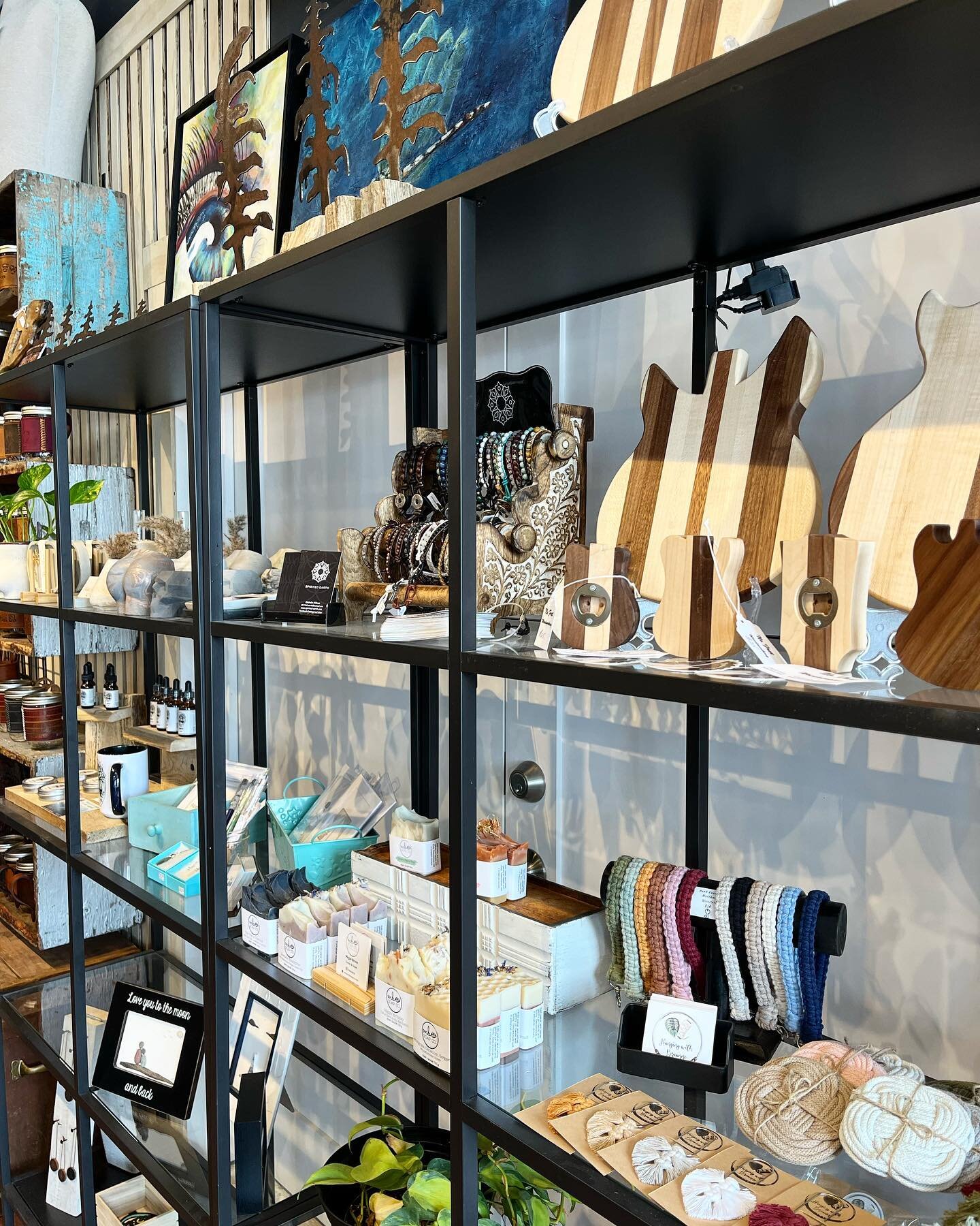 Have you seen our awesome selection of handmade goods? Not only do we have our own products available, but we also carry a variety of products made by our artisan friends! The selection is ever growing so make sure to stop by and check it out! ☕️🪴🎸