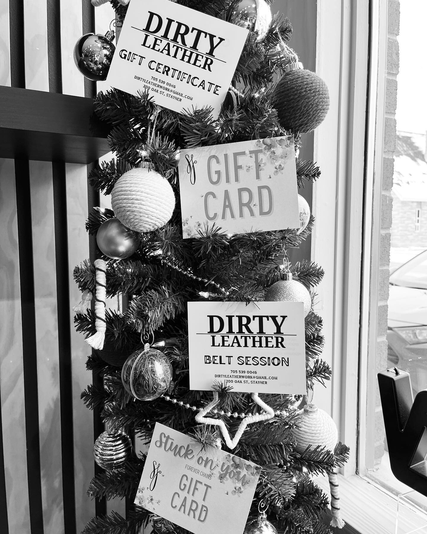 Gift cards for everyone 🎁
&bull;
#madeonoak #handmade #shopdirty #dirtyleather #custombeltsession #stuckonyousfd #soniafaye #giftcards #staynerontario #shoplocal #christmasgiftsforhim #christmasgiftsforher