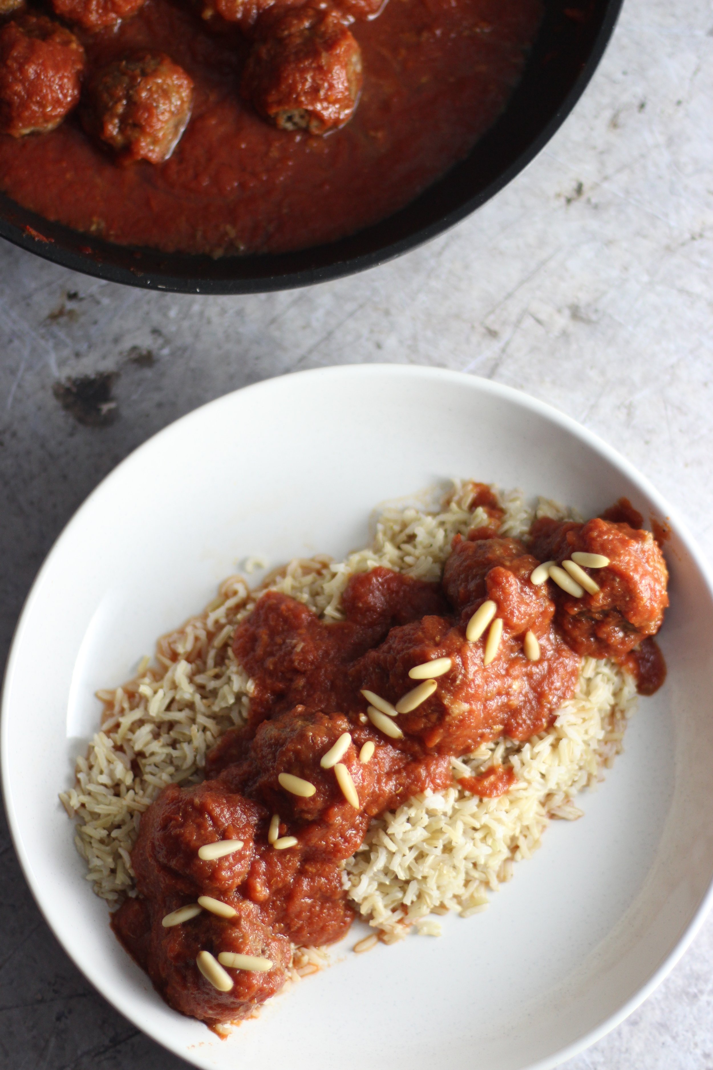 Dawood Basha (meatballs in tomato sauce)