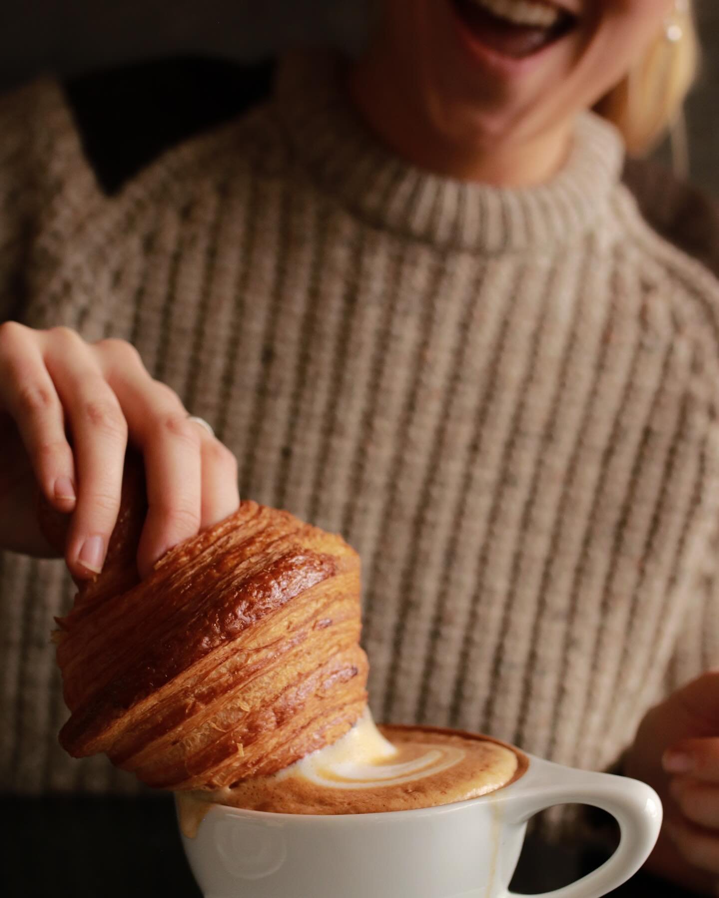 Ah it&rsquo;s Saturday! Saturdays are all about smiles, good vibes&hellip;and dunking a delicious buttery croissant in your Mountain Dweller coffee 🥐☕️ 

💫 What&rsquo;s your favorite Saturday vibe?